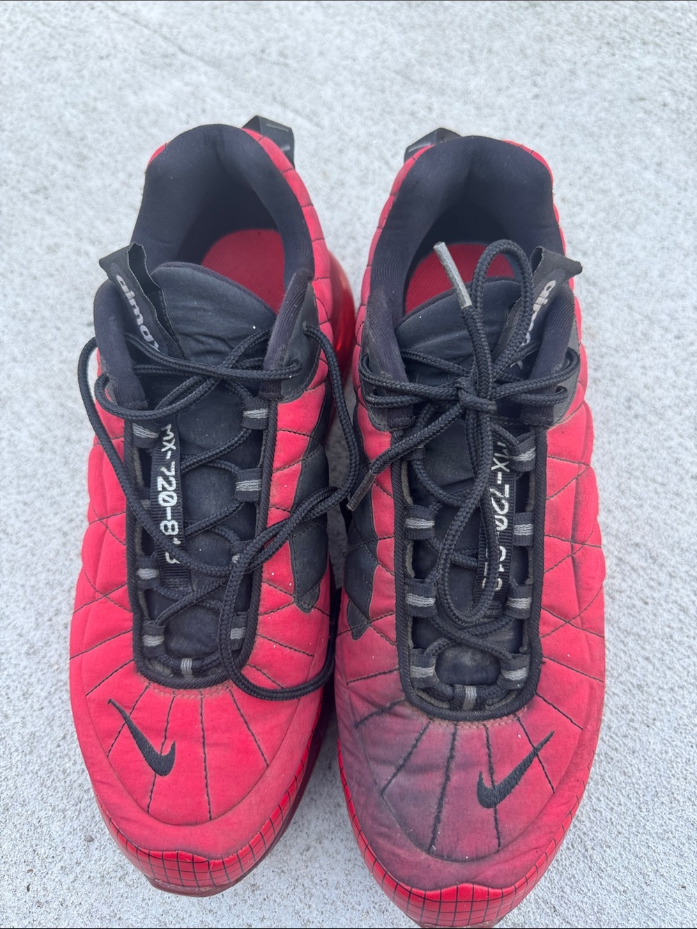 Nike Men’s Red and Black Quilt-Pattern Sneakers
